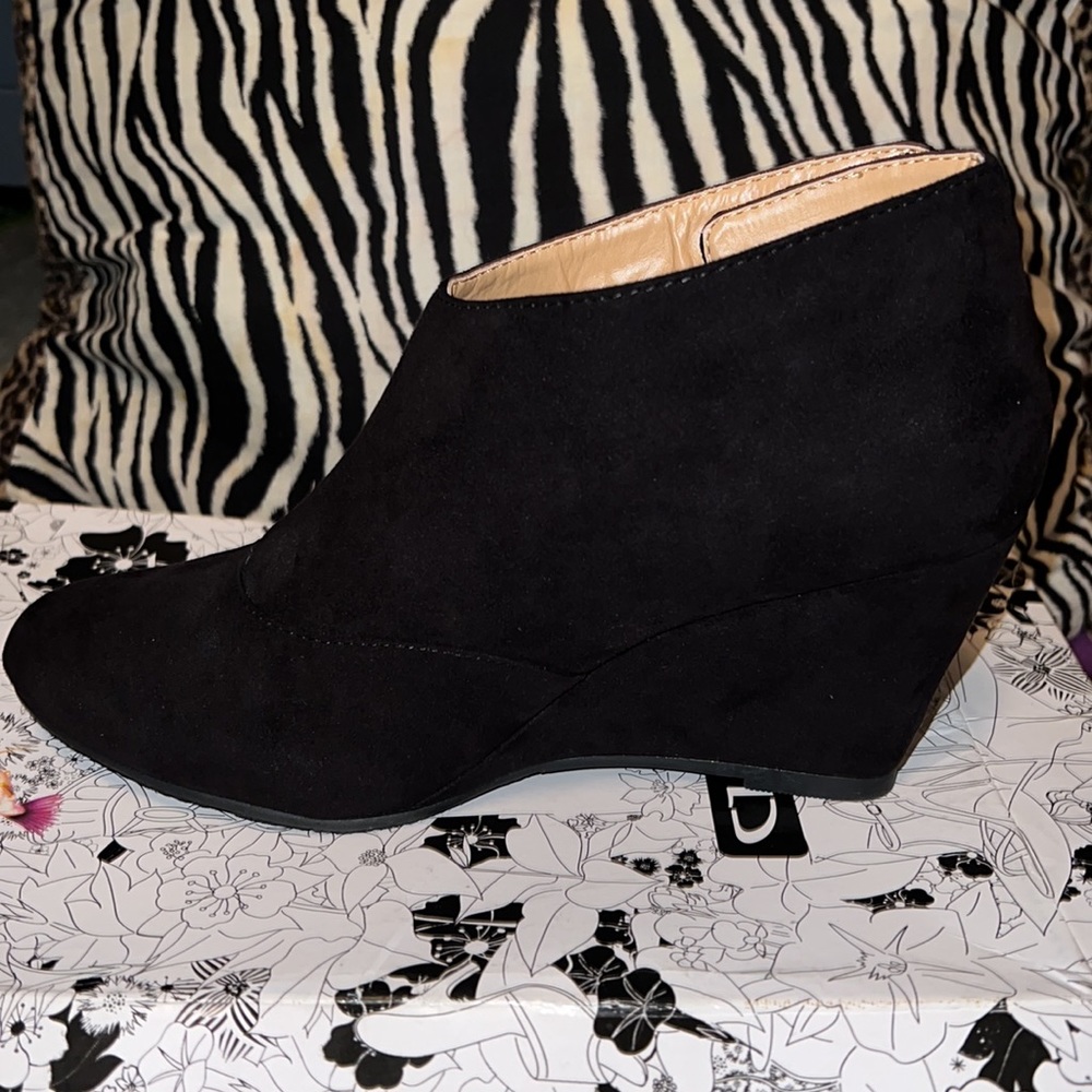 Black Wedge Shoes - Picture 2 of 11